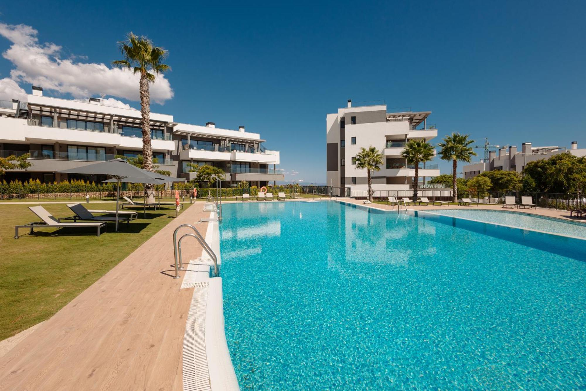 Luxurious 2 Bedroom Apartment Close To The Beach In Estepona Extérieur photo