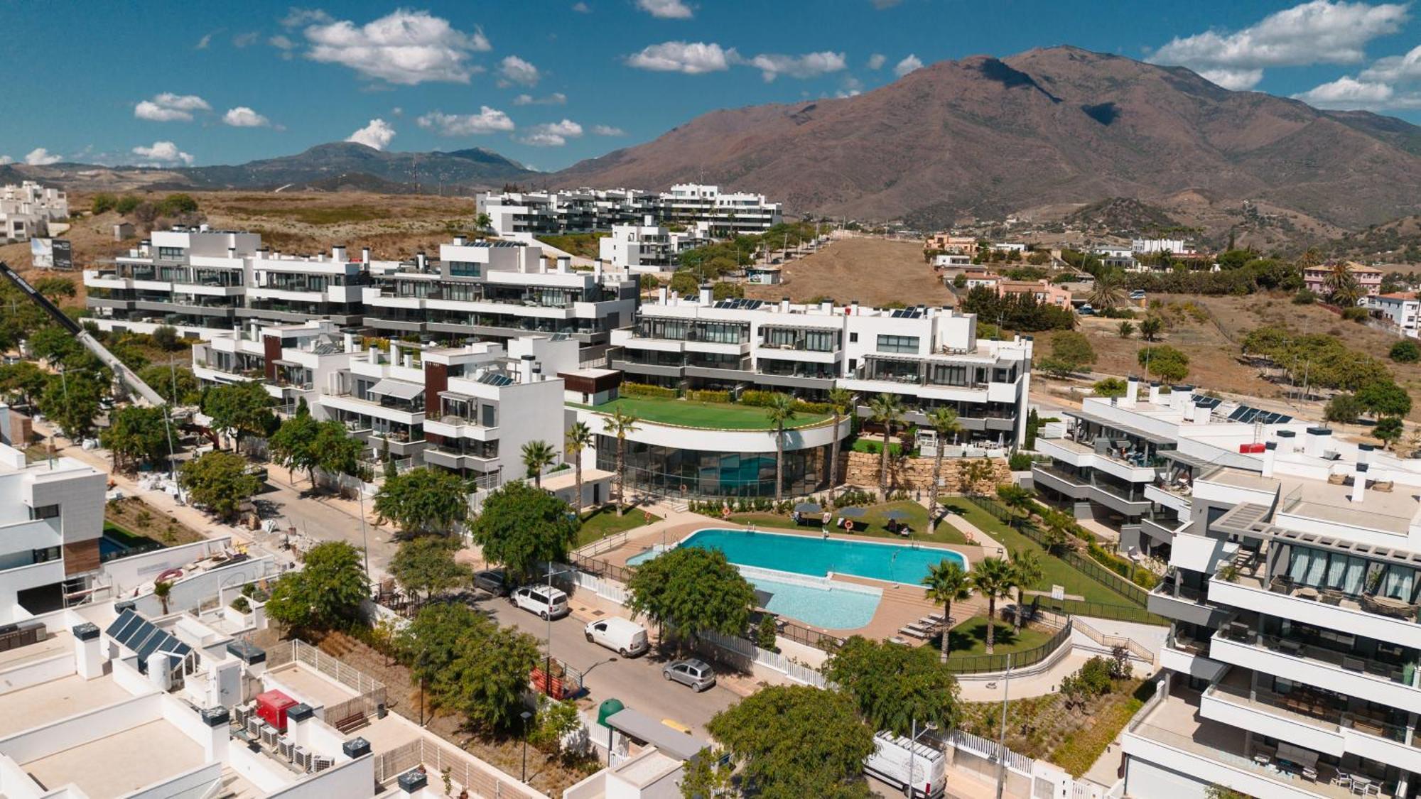 Luxurious 2 Bedroom Apartment Close To The Beach In Estepona Extérieur photo