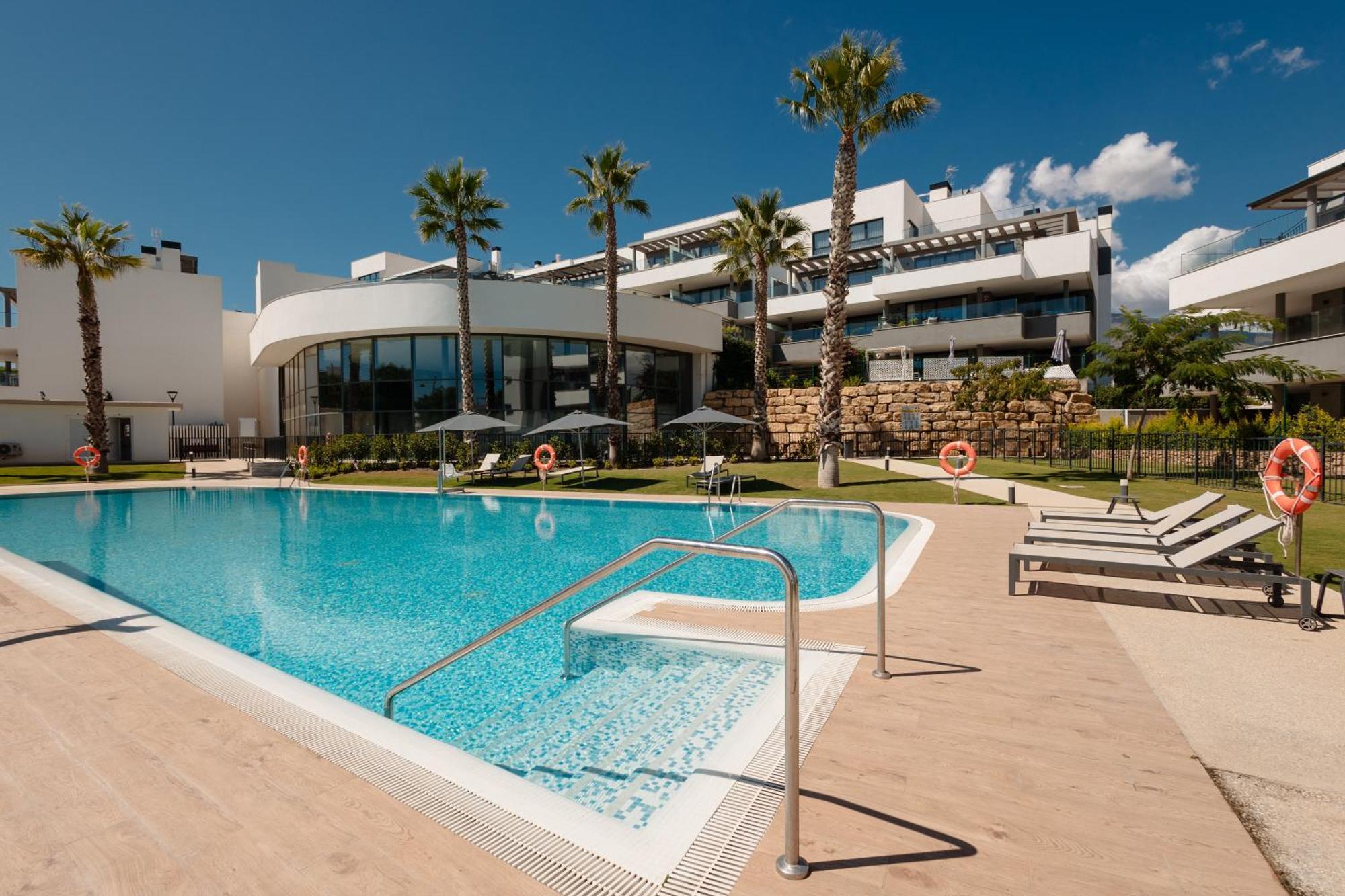 Luxurious 2 Bedroom Apartment Close To The Beach In Estepona Extérieur photo