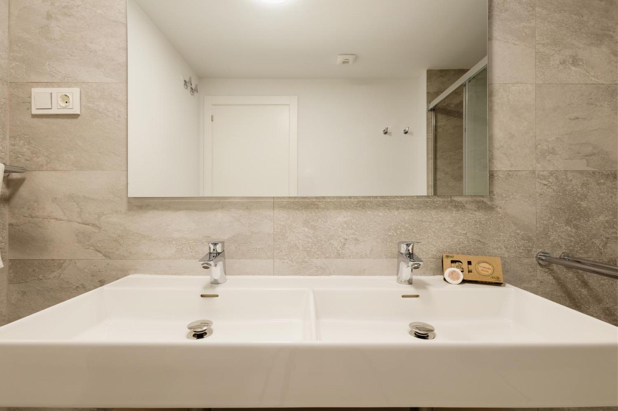 Luxurious 2 Bedroom Apartment Close To The Beach In Estepona Extérieur photo